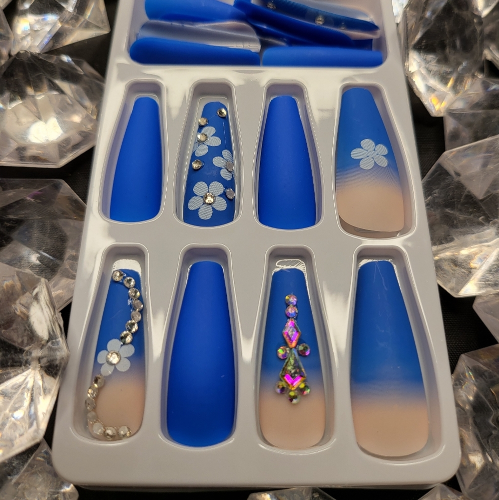 Blue Meadows Press On Nails